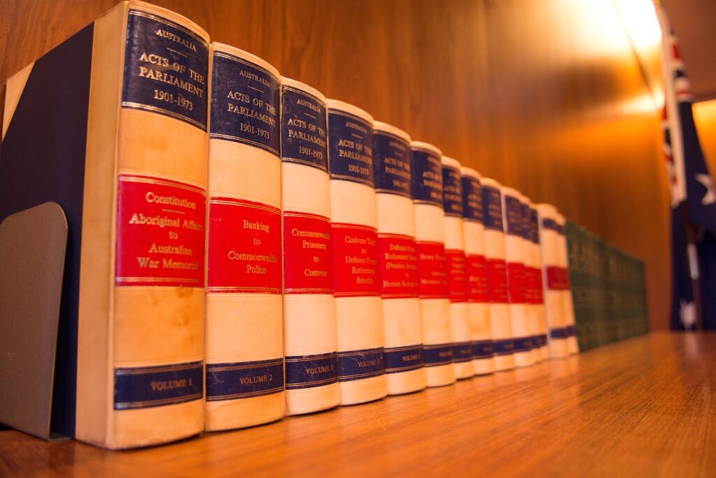 a-row-of-books-on-a-table-sc85cqwwip8